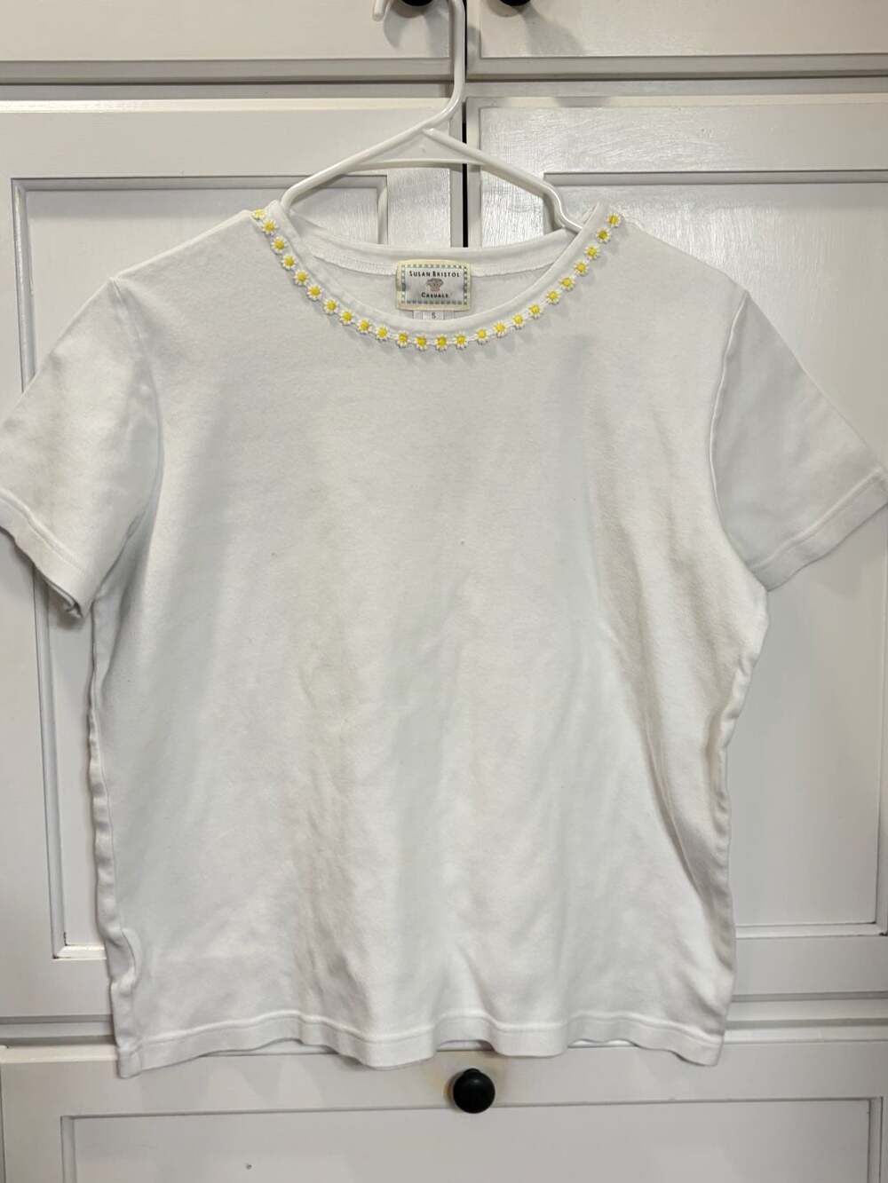 Susan Bristol Casuals Fitted T-Shirt with Yellow Daisy Trim Neckline Cottagecore - Picture 3 of 8